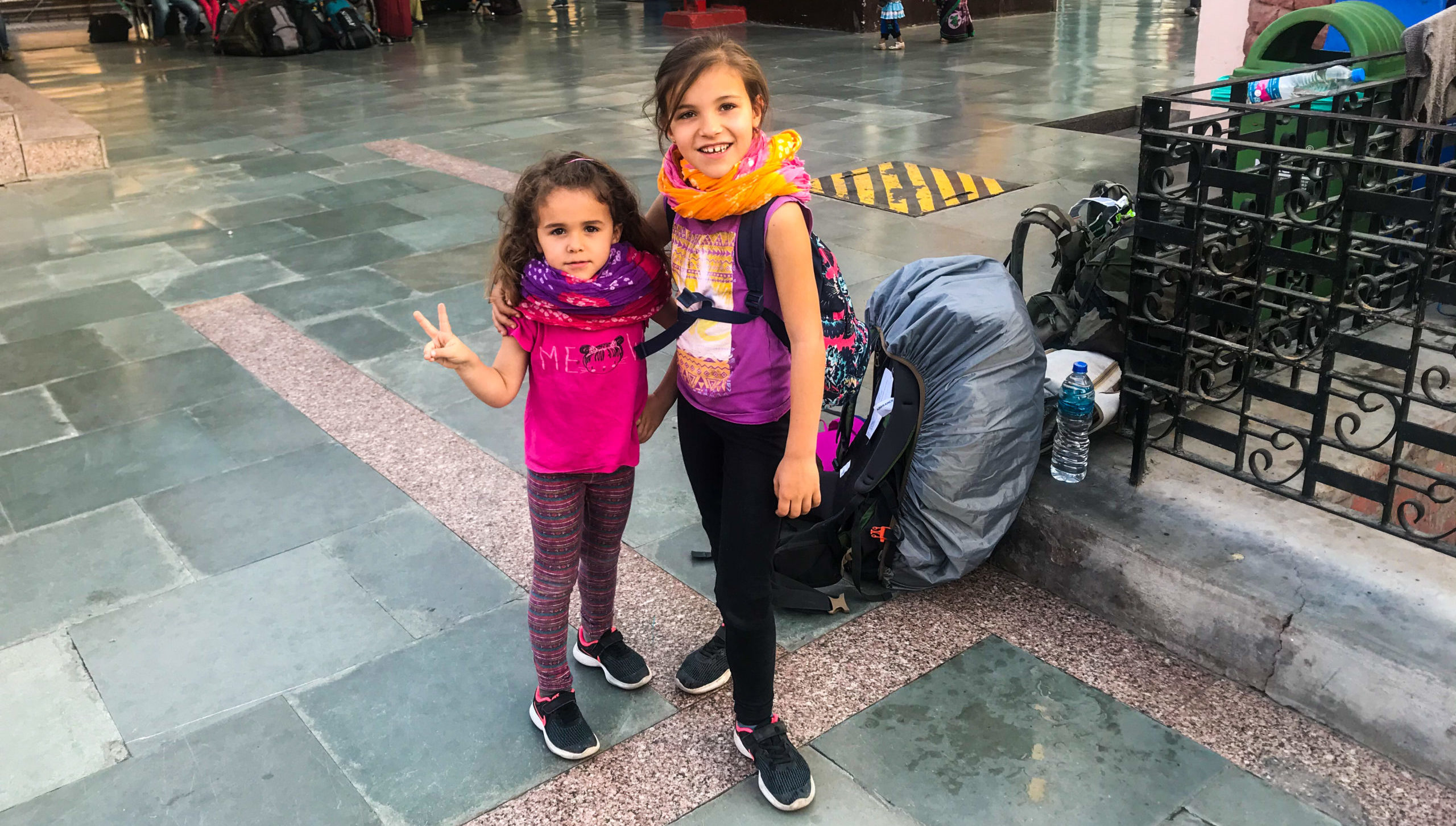 Voyager en train à travers l'Inde avec des enfants - La Famille Nomade