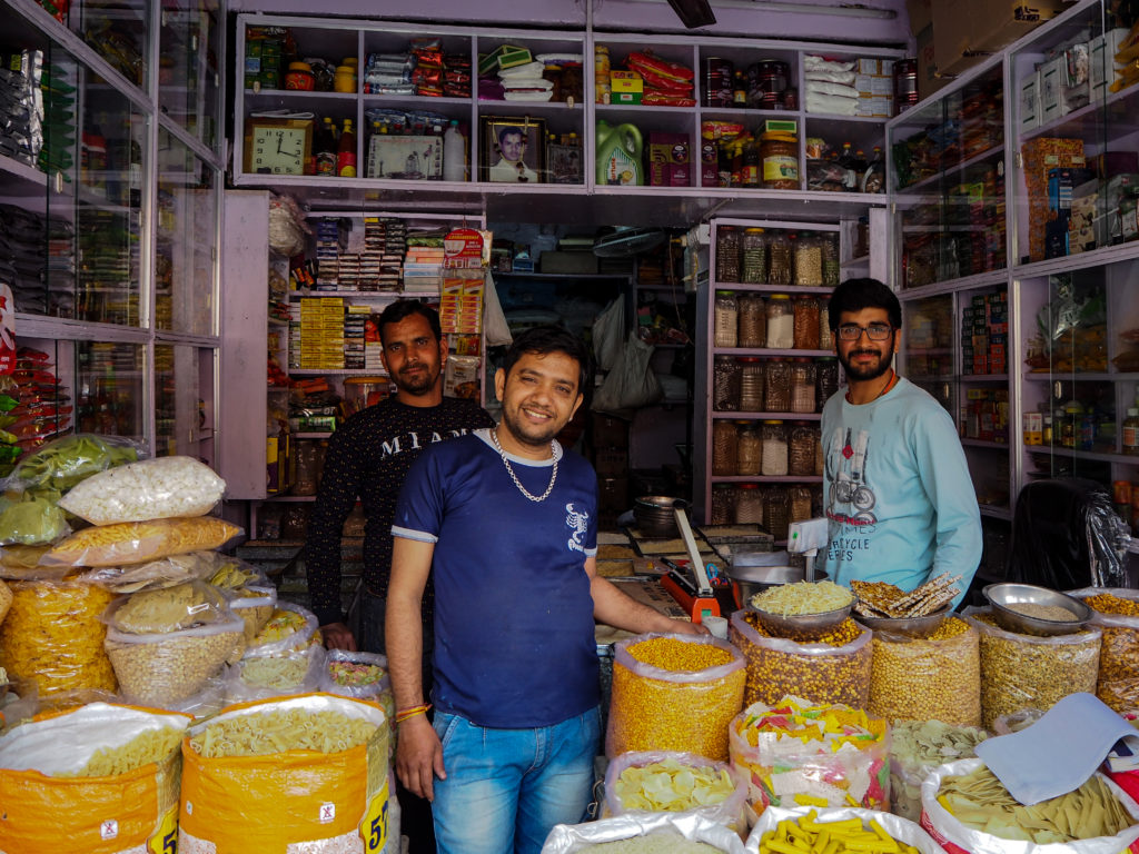 Dans les bazars de Jaipur - Voyager en Inde du Nord avec des enfants- Rajasthan en famille - La Famille Nomade