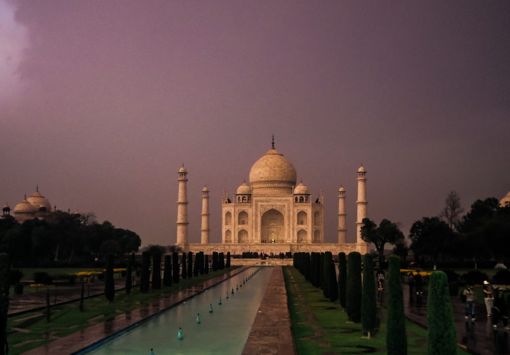Taj Mahal sous l'orage à Agra - Inde du Nord - La Famille nomade