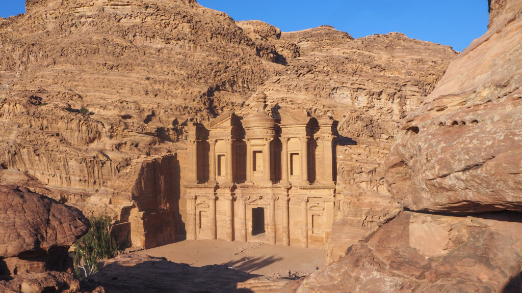 Al Deir - le monastère - Petra - Jordanie - voyage en famille avec enfants - La Famille nomade