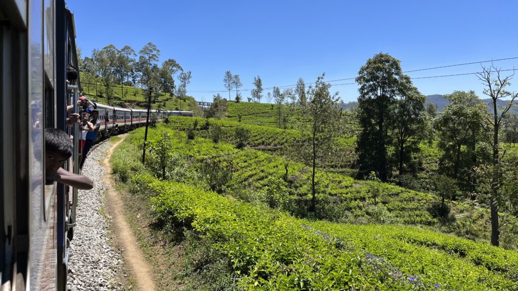Voyager au Sri Lanka avec les enfants - La Famille Nomade Blog voyage
Ella Train
